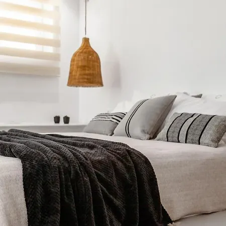 Pebble, An Idyllic Seaside Holiday home *