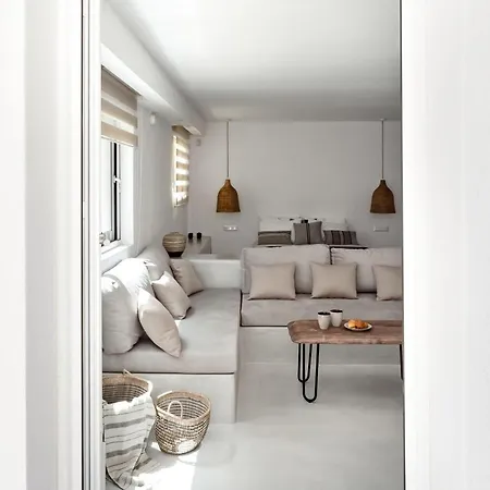 Pebble, An Idyllic Seaside Holiday home